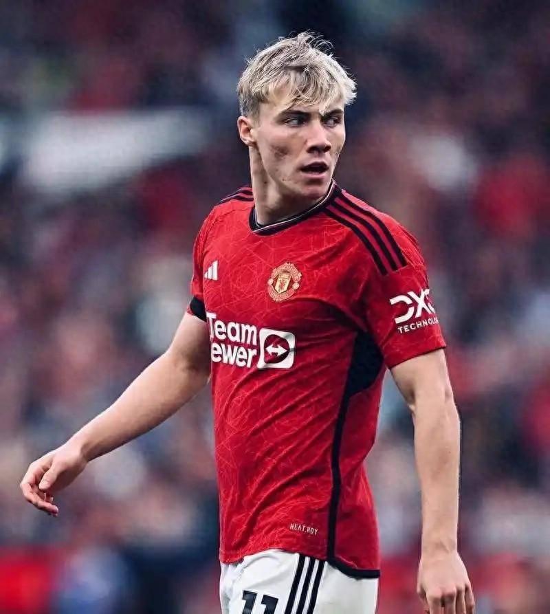 曼联主帅表扬球员拼搏精神,球迷冲动泪奔 曼联主帅表扬球员拼搏精神,球迷冲动泪奔