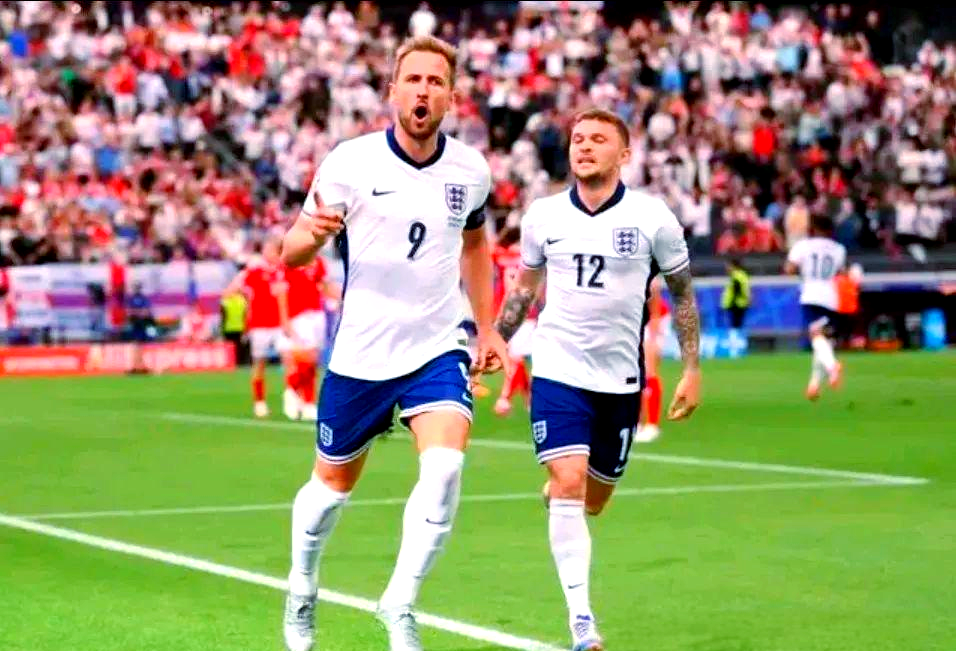 包含欧洲杯决赛悬疑，两强争冠场面白热化的词条