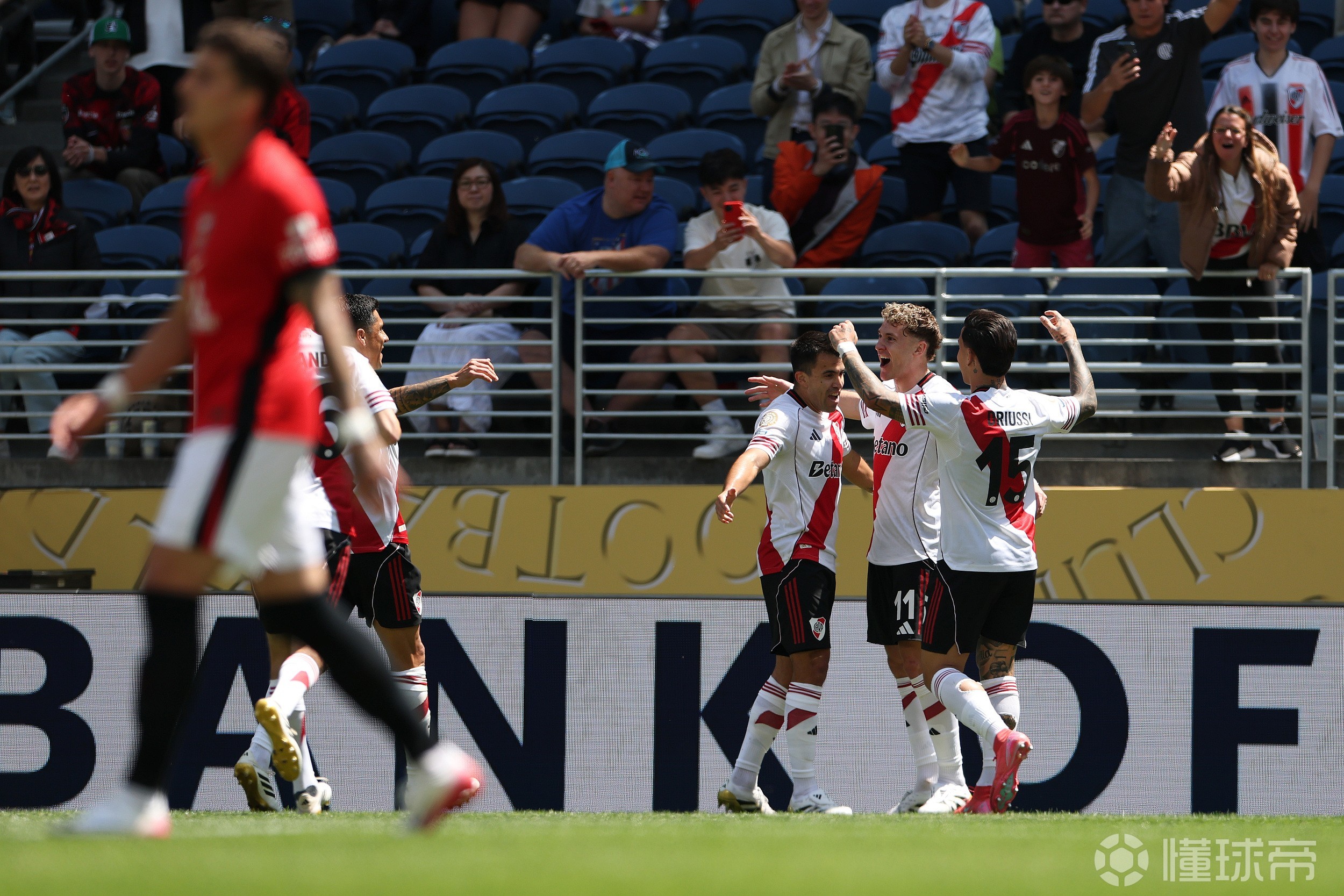 B体育体育官方-两支豪门球队在亚洲足联赛场上交手