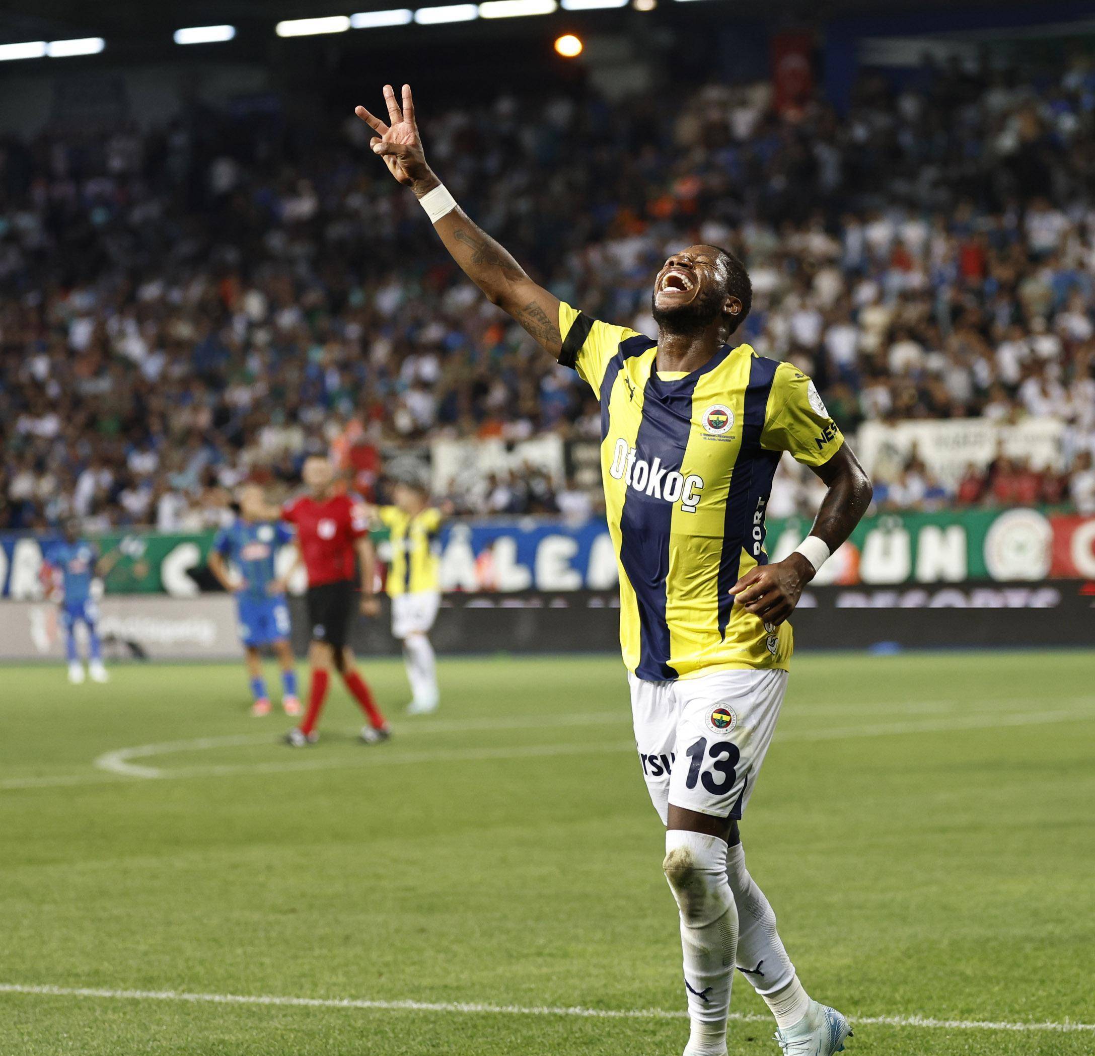 穆里尼奥笑傲欧冠，罗马三球破门