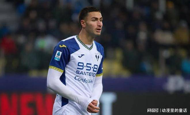 B体育体育入口-巴勒莫队员被罚下场，导致球队落后局面