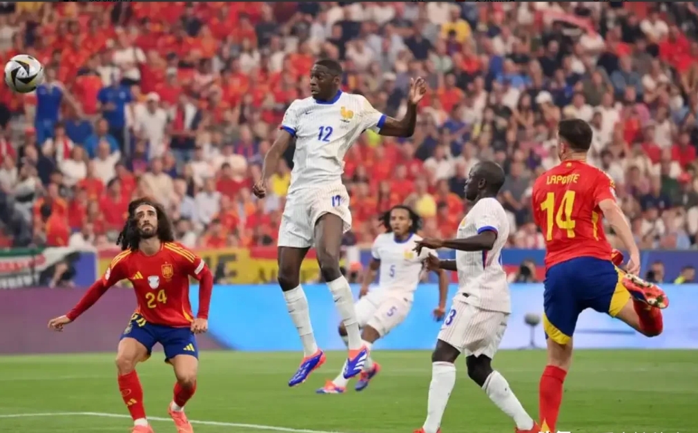 B体育体育直播-法国队遭遇逆转，失去领先优势