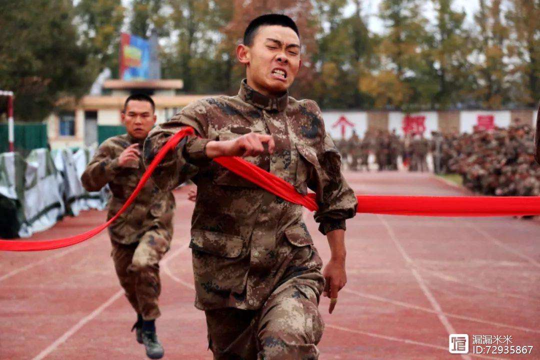 紧张对决场面惊险连连,一场胜利刻不容缓! 紧张对决场面惊险连连,一场胜利刻不容缓!