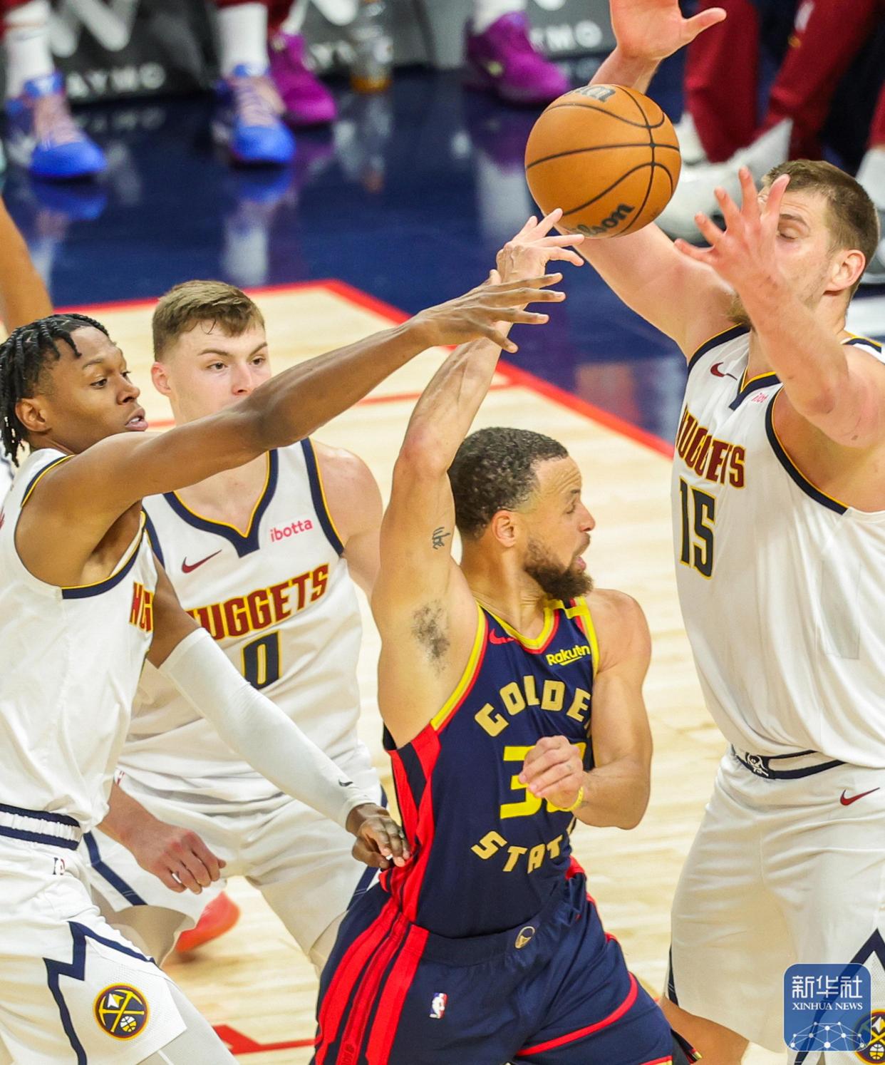 B体育体育娱乐-勇士主场大胜掘金，结束两连败