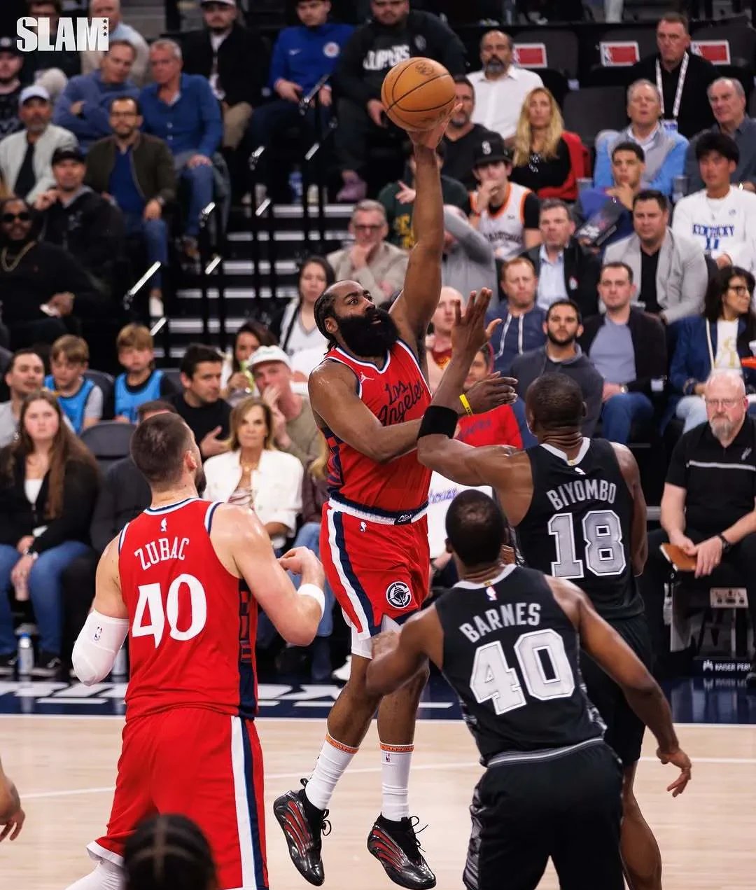 B体育体育地址-火箭主场惊险战胜尼克斯，伍兹全场20分的简单介绍