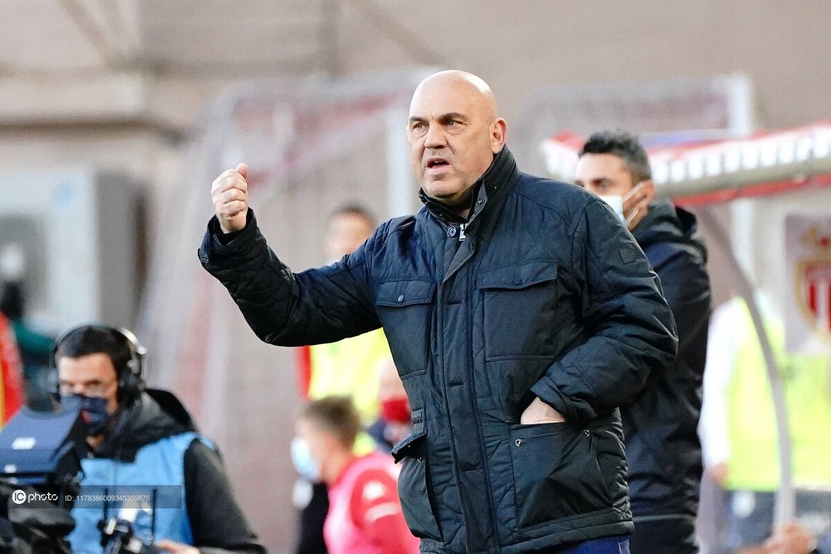 包含摩纳哥凭借点球力克对手，豪取胜利的词条