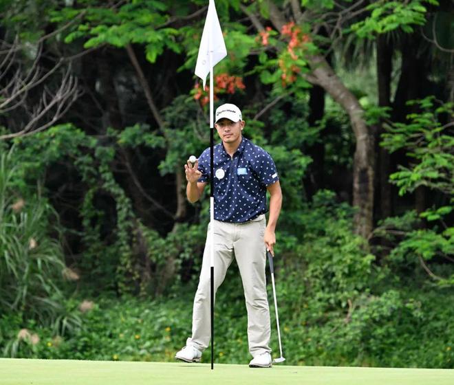 瑞典射击运动员精准瞄准，夺魁